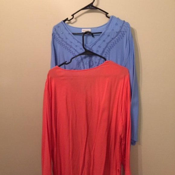 Blouse - long sleeved, V-neck, light weight fabric - Picture 2 of 4